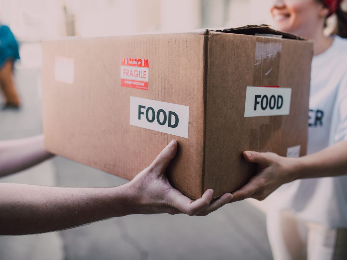 Distribusi daging kepada mustahik
